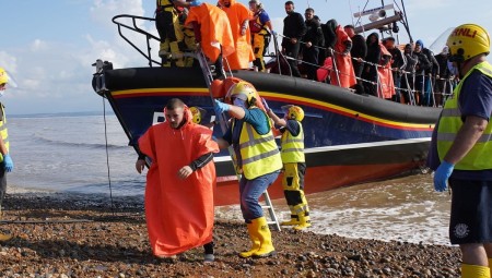 بالتزامن مع خطط الترحيل إلى رواندا... بريطانيا تسجل عبور أكثر من 25 ألف مهاجر منذ بداية العام