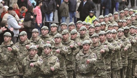 استدعاء العسكريين في بريطانيا أثناء الإضرابات في عيد الميلاد