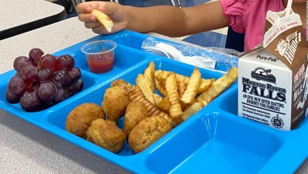 عائلات بريطانية تواجه صعوبات في تأمين تكلفة وجبة الغداء لأبنائها في المدارس