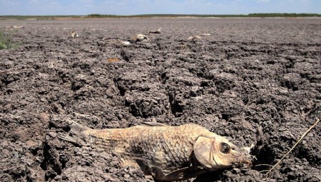 الأزمات المناخية والنووية تثير مخاوف من قرب نهاية العالم