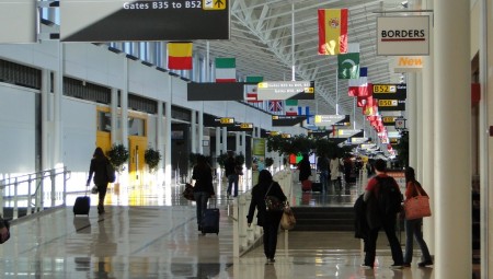 المحكمة العليا الأميركية تبقي على إجراء صحي يحد من الهجرة