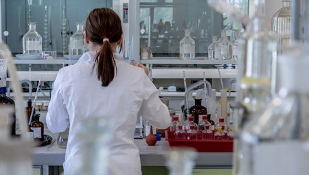 مركز طبي إنكليزي أرسل لمرضاه عبارة أنتم مصابون بسرطان الرئة بدلا من المعايدة