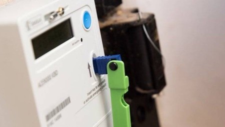 مشكلة العدادات المسبقة الدفع إلى الواجهة في خضم أزمة المحروقات في بريطانيا