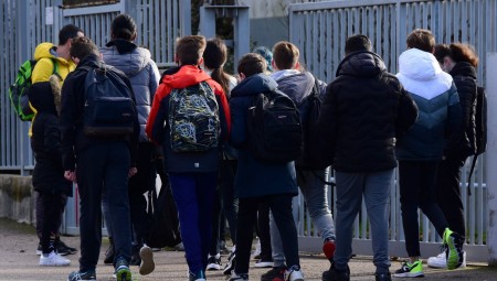 إجلاء تلاميذ من مدارس فرنسية بعد تهديدات إلكترونية بالهجوم عليها