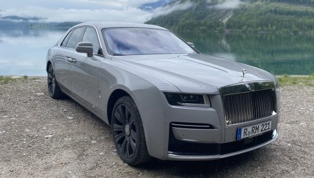مبيعات قياسية لسيارات رولز رويس عام 2022 رغم الأزمة المعيشية العالمية