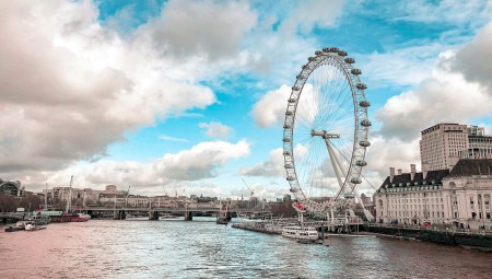 بدء محاكمة متهم بمحاولة استهداف قاعدة جوية في بريطانيا بقنبلة