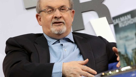 سلمان رشدي يصدر روايته الجديدة فيكتوري سيتي بعد 6 أشهر من تعرضه للطعن