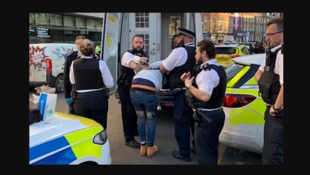 اتهام مراهق بعد تظاهرة مناهضة للاجئين في بريطانيا