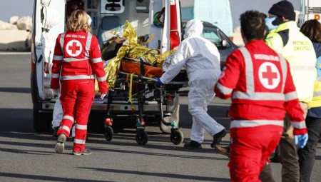 عاجل .. 40 مهاجرا قضوا في غرق مركب قبالة سواحل إيطاليا