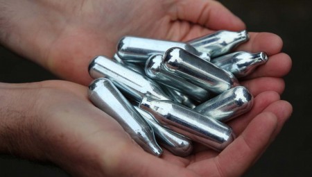 الحكومة البريطانية تعتزم منع غاز الضحك