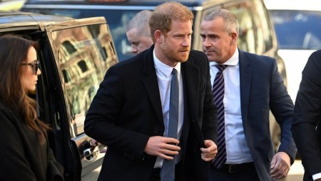 ظهور مفاجئ للأمير هاري أثناء جلسة محاكمة ضد صحيفة في لندن