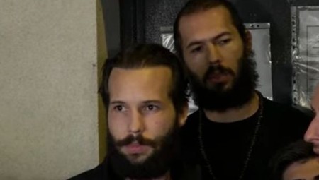 المؤثر أندرو تيت طليقا في الإقامة الجبرية بعد 3 أشهر من السجن