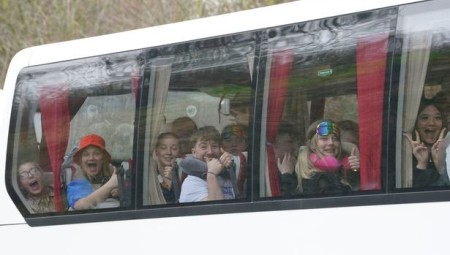 معبر دوفر .. غضب بسبب الازدحام وأطفال ينتظرون لحظة العبور لأكثر من 12 ساعة