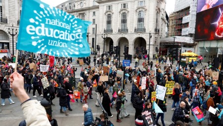 المعلمون يضربون مجددا والمدارس تغلق والآباء حائرون