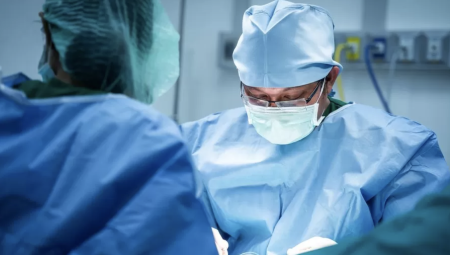 بريطانيا توسع استخدام القطاع الخاص لصالح NHS لمعالجة قوائم انتظار المرضى المتراكمة