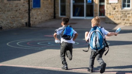 جدول العطلات الدراسية في بريطانيا للسنة 2022- 2023