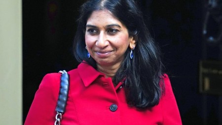 وزيرة الداخلية البريطانية تضع النقاط على الحروف: وقف عبور قوارب المهاجرين أولوية بالنسبة لي