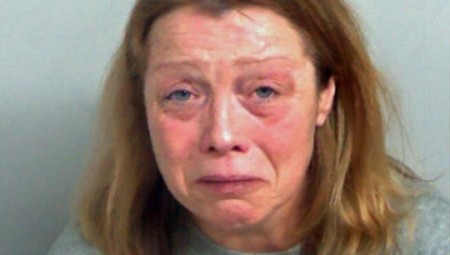 بالفيديو.. ممرضة بريطانية تتصل بـ 999 لتخبرهم أنها طعنت زوجها حتى الموت: أعتقد أني قتلته