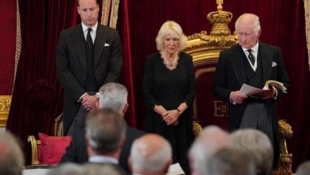 الملك تشارلز يعلن يوم جنازة والدته (الاثنين 19-9-2022) عطلة رسمية