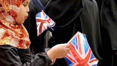 تقرير جديد: المسلمون في بريطانيا مواطنون من الدرجة الثانية وشبح تجريدهم من الجنسية يلاحقهم باستمرار