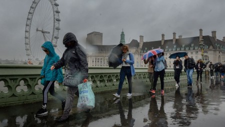 الأرصاد الجوية: تقلبات جوية تشهدها بريطانيا.. رطوبة وجفاف وأمطار غزيرة مع  نهاية الأسبوع