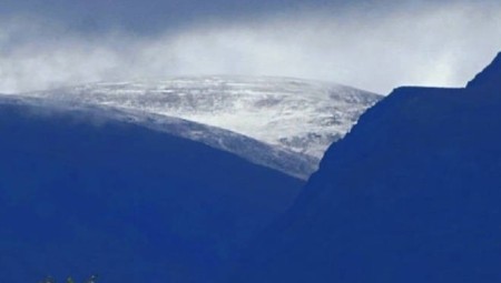 بريطانيا... أول تساقط للثلوج هذا العام يبدأ في اسكتلندا