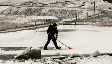 بريطانيا… تقلبات جوية خلال الأيام القادمة مع تساقط للأمطار والثلوج في بعض المناطق 