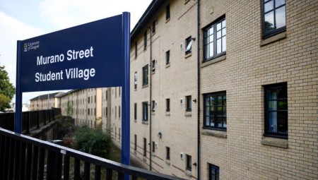 بسبب نقص الشقق السكنية ... جامعات بريطانية تطالب طلابها بتأجيل دراستهم أو الانسحاب بشكل كلي