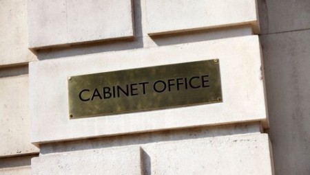 بريطانيا.. حظر المواقع الإباحية ومواقع المراهنات واليانصيب في مكاتب مجلس الوزراء