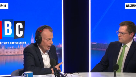 آندرو مار لوزير الصحة.. هل تتعهد بإنهاء الانتظار الطويل لمواعيد GB؟ شاهد ماذا رد الوزير