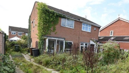 تغريم بريطاني بـ 1400 جنيه إسترليني بسبب حديقة منزله غير المنمقة