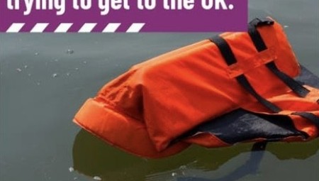 حكومة بريطانيا تنفق 90 ألف إسترليني على حملة إعلانية لردع المهاجرين من عبور القتال