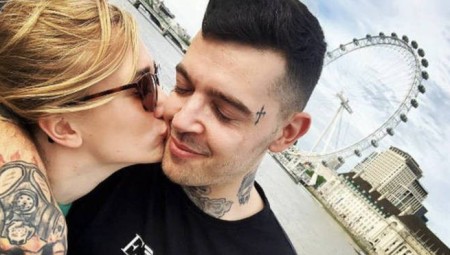 بريطاني ترك زوجته بسبب لاجئة أوكرانية: طردت عشيقتي الأوكرانية لأنها عصبية وتحمل لي سكيناً