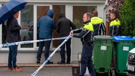 بريطانيا: رعب يصيب الجيران بعد رؤية فتاة تتعرض للطعن 75 مرة من نافذة المنزل