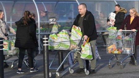  Asda تقدم لعملائها خصومات على المواد الغذائية مقابل تلقيهم للقاح الأنفلونزا