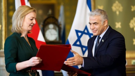 خطط تراس المتعلقة بنقل السفارة البريطانية إلى القدس تثير غضب السياسيين والدبلوماسيين