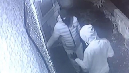 الشرطة البريطانية تحذر من طرق جديدة لاقتحام المنازل بعد حرق قفل منزل وسرقة سيارة