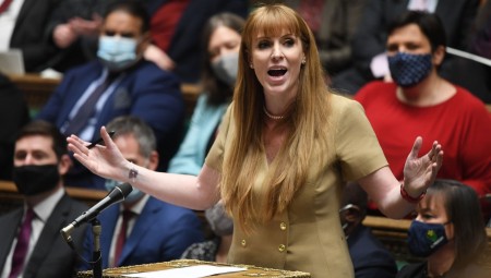 هيئة ناظمة بريطانية تحقق في مقال متحيز ضد المرأة طال نائبة في البرلمان