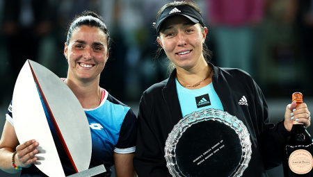 بطولة مدريد .. البطلة أنس جابر تخلق الحدث برفضها حمل زجاجة مشروب كحولي