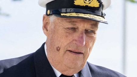 إدخال ملك النروج إلى المستشفى لإصابته بالحمى