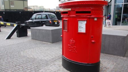 موظفو البريد في بريطانيا يضربون احتجاجا على الأجور