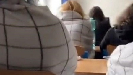 بسبب أزمة الغاز في أوروبا... مدرسة تشيكية توزع البطانيات على الطلاب لتوفير الطاقة