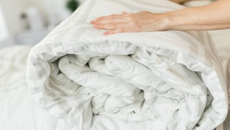 البريطانيون بتجهون لتخزين البطانيات والأجهزة الهوائية مع اقتراب فصل الشتاء