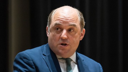 وزير الدفاع يهدد بالاستقالة إذا لم تلتزم تراس بزيادة الميزانية العسكرية