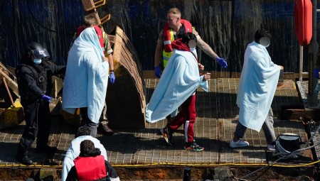 طالب لجوء يلجأ للمحكمة بسبب برنامج التعقب الالكتروني