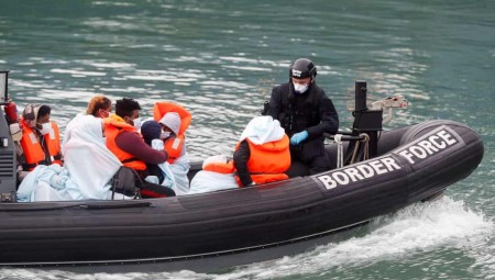 جمعيات إنسانية: يجب على وزارة الداخلية البريطانية البدء في معاملة طالبي اللجوء معاملة البشر