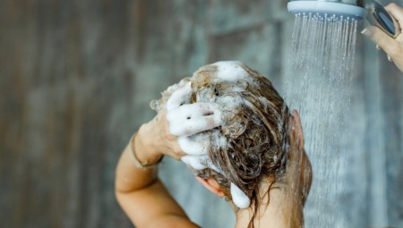 تقرير: آلاف البريطانيين لا يذهبون إلى وظائفهم لعدم قدرتهم على شراء الصابون ومزيل العرق