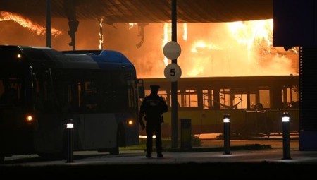 بيركشاير: اندلاع حريق كبير في محطة باص في سلاو