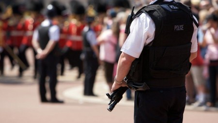 خبراء بريطانيون يحذرون من موجة إرهاب يمينية متطرفة على الأبواب