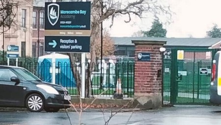 الشرطة البريطانية تفتح تحقيقاً بعد العثور على جثة رجل في فناء مدرسة